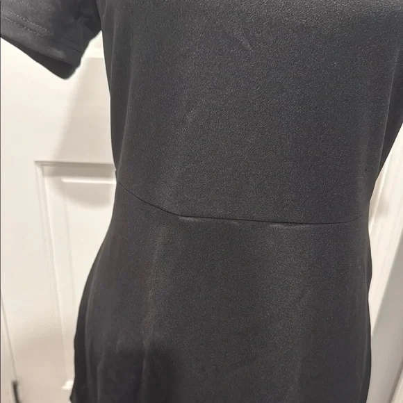 Black and White Short Sleeve Dress - Picture 2 of 4